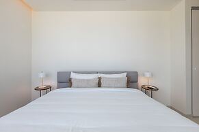 Fourteen at Mullet Bay