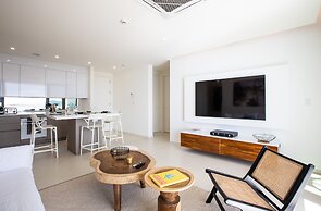 Fourteen at Mullet Bay