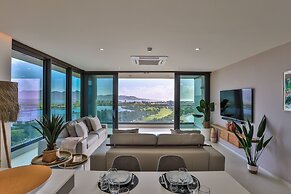 Fourteen at Mullet Bay