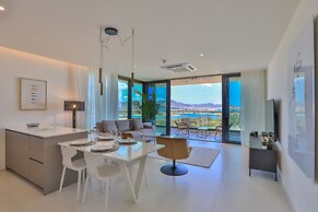 Fourteen at Mullet Bay