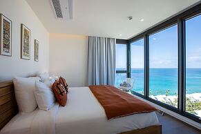 Fourteen at Mullet Bay