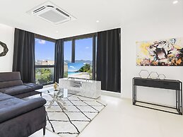 Fourteen at Mullet Bay