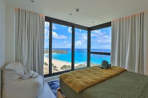 Fourteen at Mullet Bay