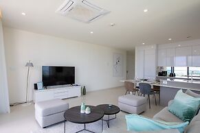 Fourteen at Mullet Bay