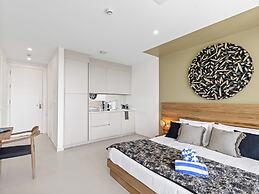 Fourteen at Mullet Bay