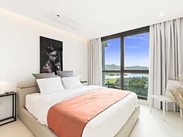 Fourteen at Mullet Bay