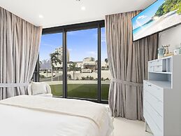 Fourteen at Mullet Bay