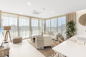 Fourteen at Mullet Bay