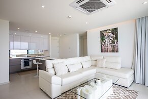 Fourteen at Mullet Bay