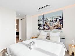 Fourteen at Mullet Bay