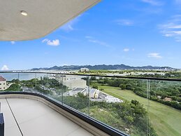 Fourteen at Mullet Bay