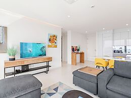 Fourteen at Mullet Bay