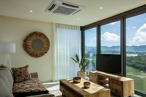 Fourteen at Mullet Bay