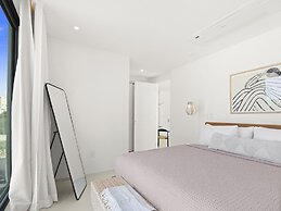 Fourteen at Mullet Bay