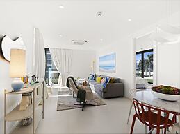 Fourteen at Mullet Bay