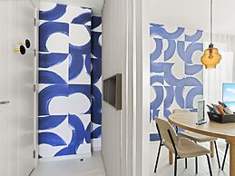 Fourteen at Mullet Bay