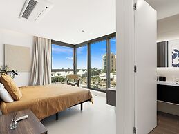 Fourteen at Mullet Bay