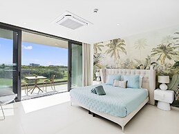 Fourteen at Mullet Bay