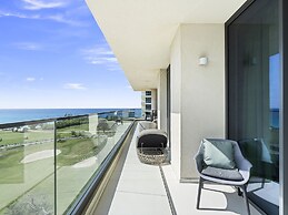 Fourteen at Mullet Bay