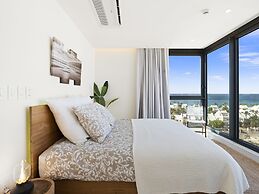 Fourteen at Mullet Bay