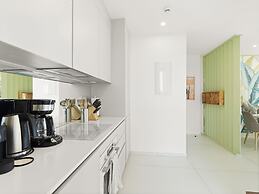 Fourteen at Mullet Bay