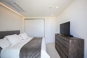 Fourteen at Mullet Bay