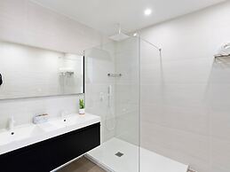 Fourteen at Mullet Bay