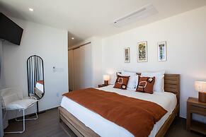 Fourteen at Mullet Bay