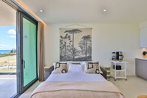 Fourteen at Mullet Bay