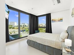 Fourteen at Mullet Bay