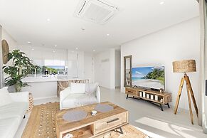 Fourteen at Mullet Bay