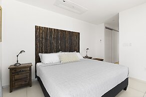 Fourteen at Mullet Bay