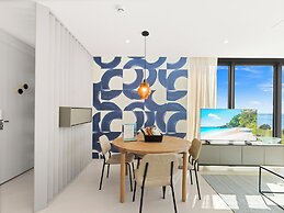 Fourteen at Mullet Bay