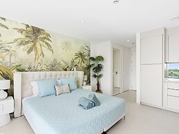 Fourteen at Mullet Bay