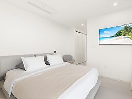 Fourteen at Mullet Bay