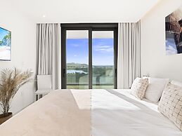 Fourteen at Mullet Bay