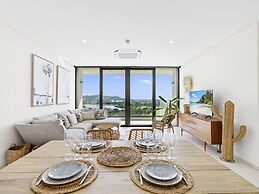 Fourteen at Mullet Bay