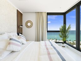 Fourteen at Mullet Bay