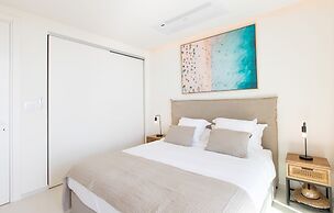 Fourteen at Mullet Bay