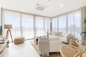 Fourteen at Mullet Bay