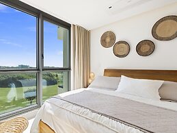 Fourteen at Mullet Bay