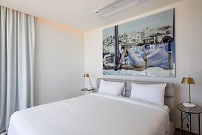 Fourteen at Mullet Bay