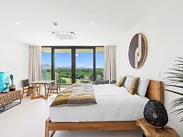 Fourteen at Mullet Bay