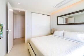 Fourteen at Mullet Bay