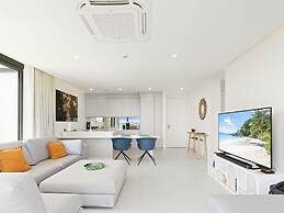 Fourteen at Mullet Bay