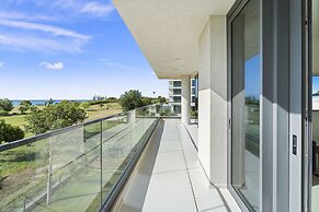 Fourteen at Mullet Bay