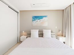 Fourteen at Mullet Bay