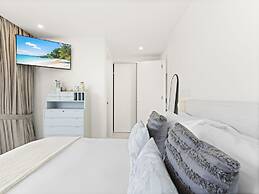 Fourteen at Mullet Bay