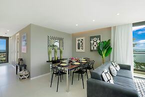 Fourteen at Mullet Bay