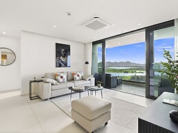 Fourteen at Mullet Bay